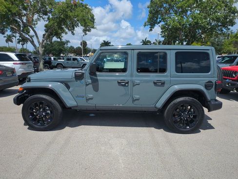 Used 2025 Jeep Wrangler Unlimited Sahara w/ Safety Group AWD/4WD image 9