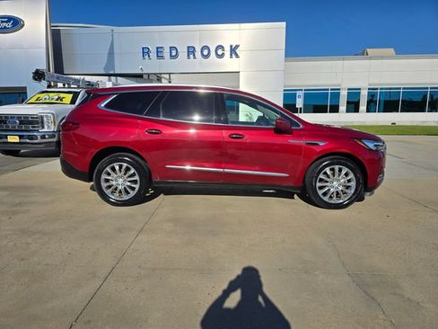 Used 2020 Buick Enclave Essence w/ Sound and Sites Package AWD/4WD image 2