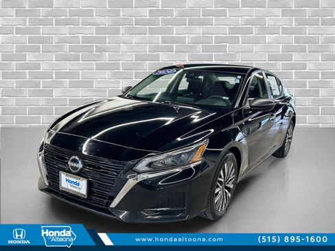 Used 2024 Nissan Altima 2.5 SV image 1