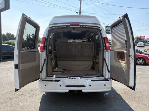 Used 2014 GMC Savana 1500 AWD image 7