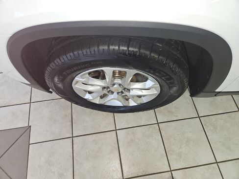 Used 2020 Chevrolet Traverse LT w/ Driver Confidence II Package AWD/4WD image 13