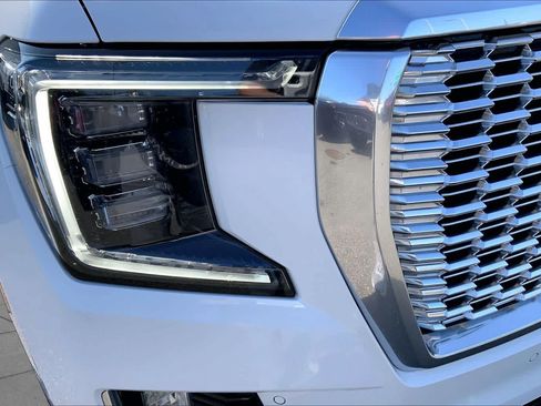 Used 2021 GMC Yukon Denali w/ Denali Ultimate Package AWD/4WD image 25