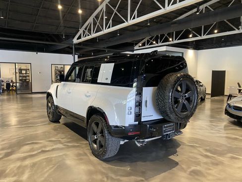 Used 2022 Land Rover Defender 110 V8 AWD/4WD image 3