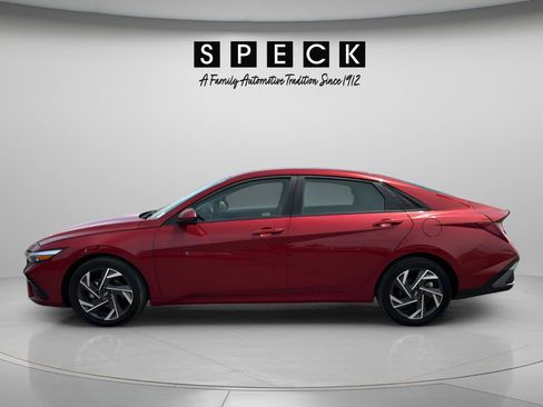 Used 2025 Hyundai Elantra SEL FWD image 2