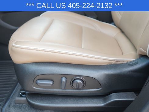 Used 2023 Chevrolet Traverse Premier FWD image 20