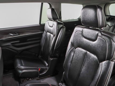 Used 2023 Jeep Grand Cherokee L Limited AWD/4WD image 26