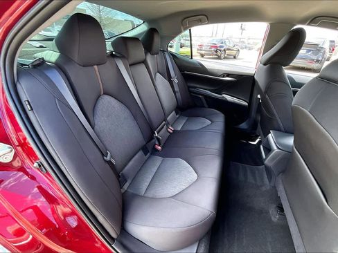 Used 2020 Toyota Camry LE image 18