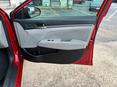 Used 2017 Hyundai Elantra SE FWD image 32