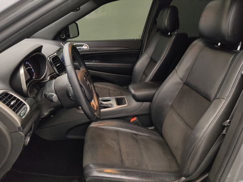 Used 2019 Jeep Grand Cherokee Altitude AWD/4WD image 17