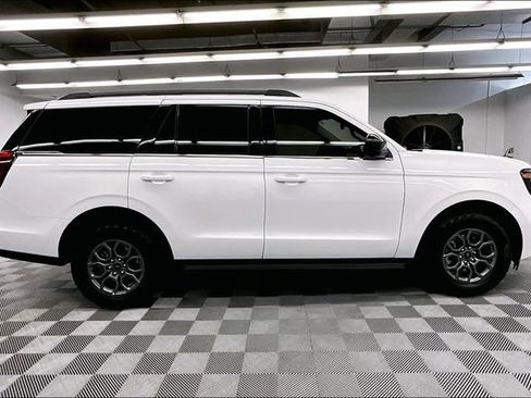 Used 2025 Ford Expedition Active AWD/4WD image 15