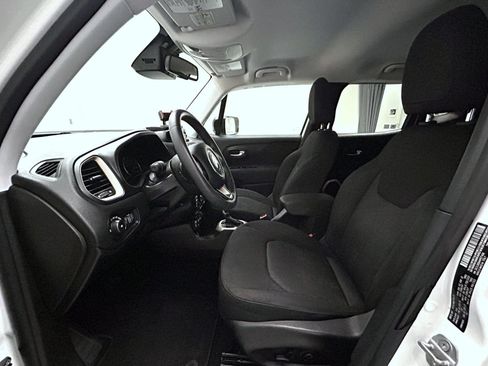 Used 2017 Jeep Renegade Latitude w/ Popular Equipment Group AWD/4WD image 10