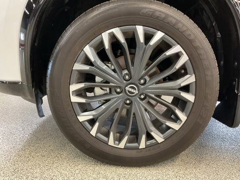 Used 2024 Nissan Rogue Platinum image 10