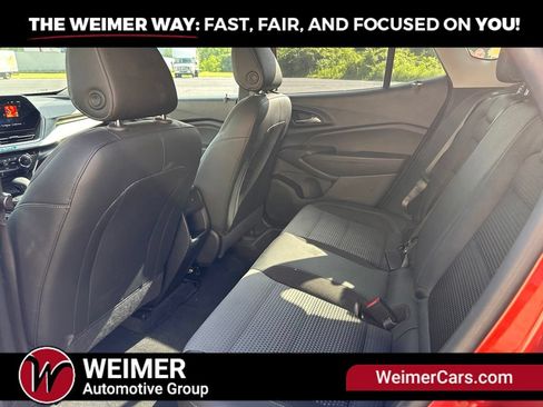 Used 2024 Chevrolet Trax LT w/ LT Convenience Package FWD image 20