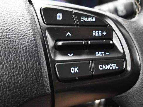 Used 2022 Hyundai Venue SEL FWD image 21