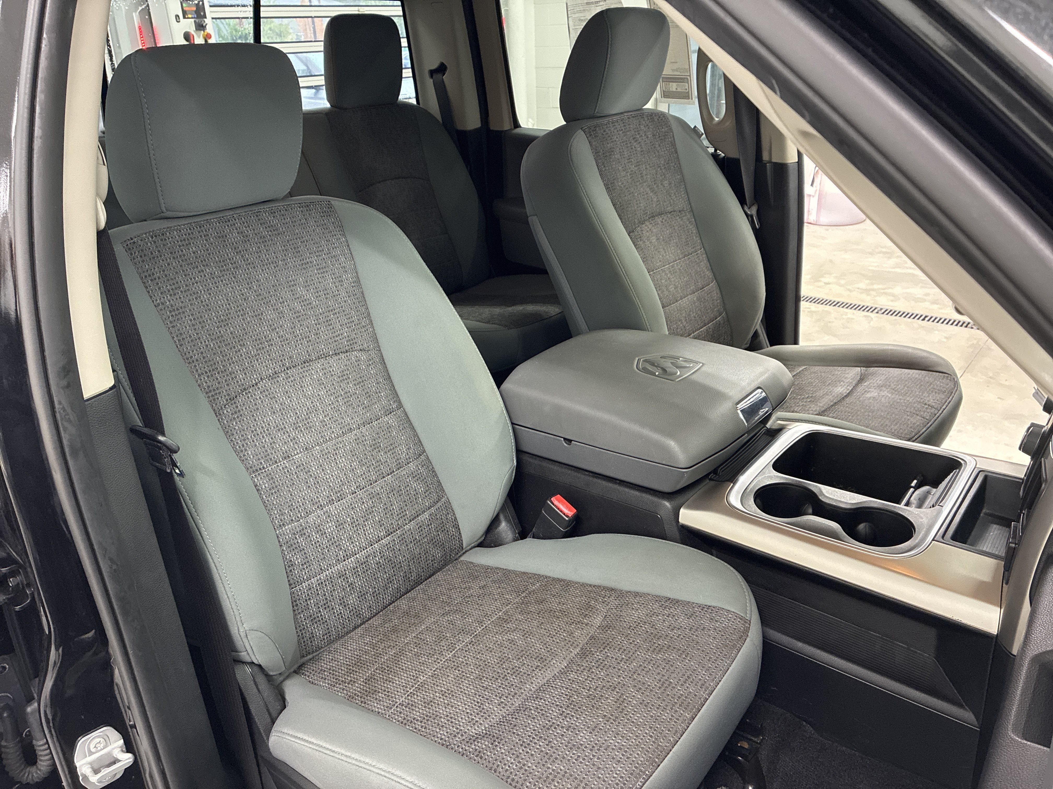 Used 2018 RAM 1500 SLT AWD/4WD image 17