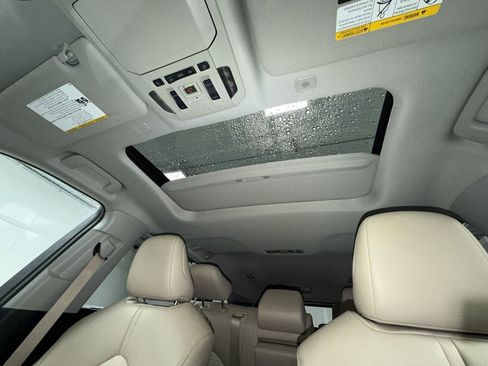 Used 2023 Toyota Highlander XLE AWD/4WD image 10