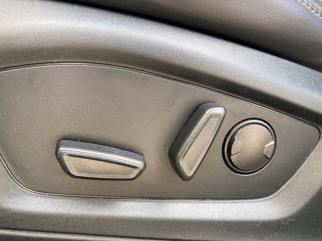 Used 2022 Ford Explorer XLT w/ Equipment Group 202A RWD image 14