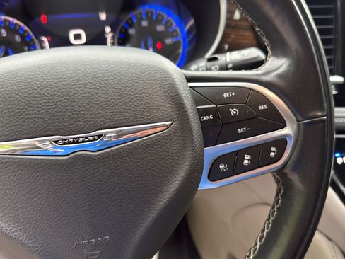 Used 2022 Chrysler Pacifica Limited FWD image 28