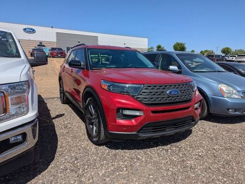 Used 2022 Ford Explorer XLT w/ Equipment Group 202A RWD image 4
