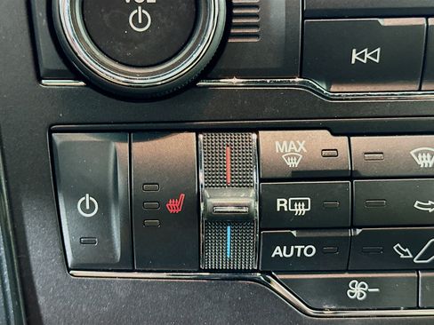 Used 2017 Ford Explorer XLT w/ Equipment Group 202A image 26