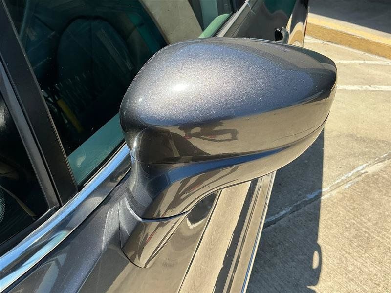 Used 2018 Chrysler Pacifica Touring-L FWD image 14