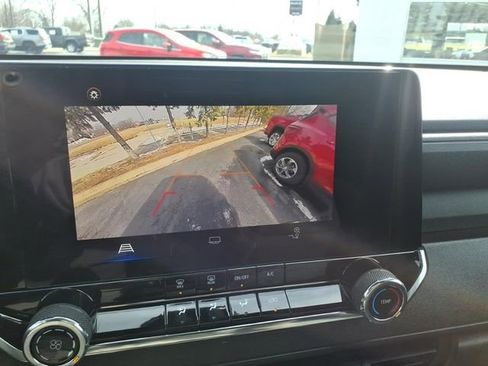 Used 2023 Chevrolet Colorado Trail Boss AWD/4WD image 18