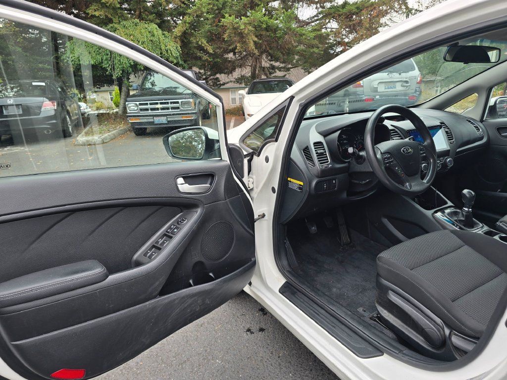 Used 2017 Kia Forte LX FWD image 6