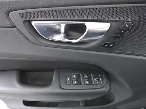 Used 2023 Volvo XC60 B5 Core image 8