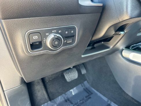 Used 2025 Mercedes-Benz GLB 250 image 20