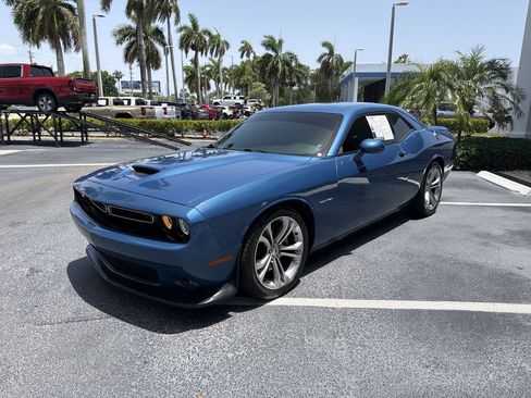 Used 2022 Dodge Challenger R/T RWD image 4