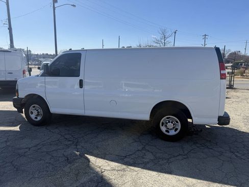Used 2020 Chevrolet Express 2500 2500 3dr Cargo Van w/ Safety Package image 4