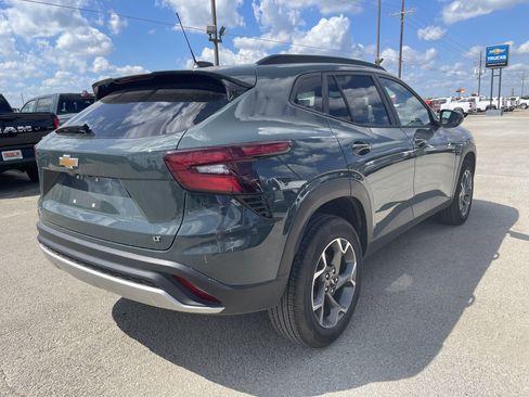 Used 2025 Chevrolet Trax LT image 4