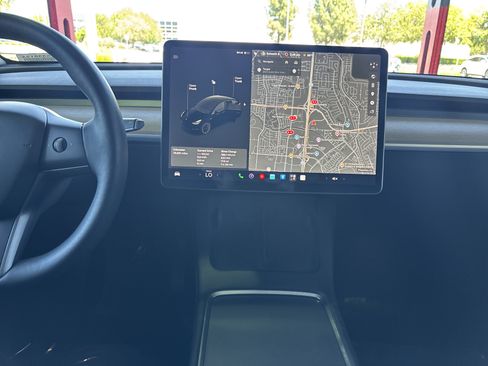 Used 2022 Tesla Model Y Long Range AWD/4WD image 28