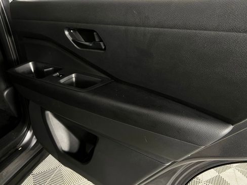 Used 2024 Nissan Pathfinder SV w/ Black Appearance Package image 30