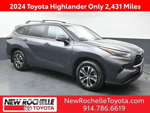 Certified 2024 Toyota Highlander XLE AWD/4WD image 1