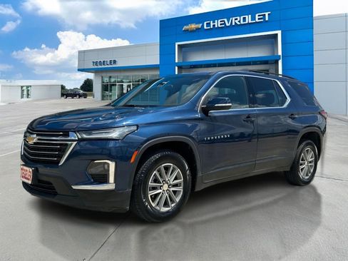 Used 2022 Chevrolet Traverse LT FWD image 1