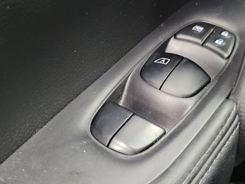 Used 2014 Nissan Rogue SV FWD image 27