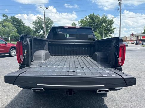 Used 2025 GMC Sierra 1500 AT4 w/ AT4 Premium Package AWD/4WD image 9