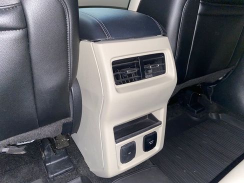 Used 2020 Ford Edge Titanium image 17