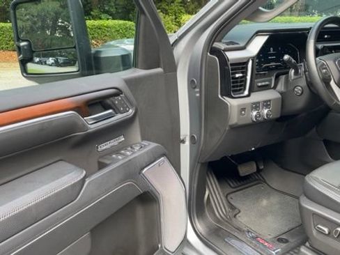 Used 2025 GMC Sierra 1500 Denali w/ Denali Reserve Package AWD/4WD image 4