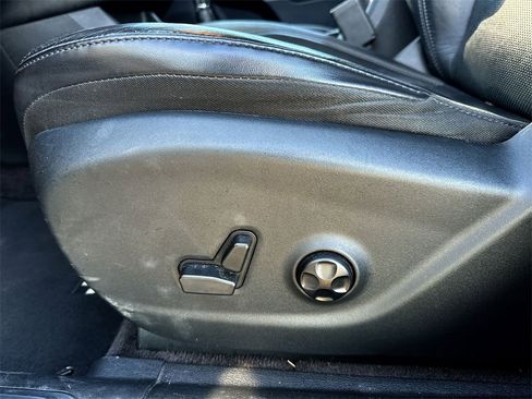 Used 2019 Jeep Cherokee Limited w/ Technology Group image 12