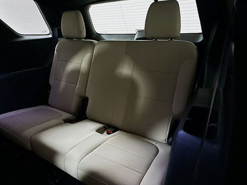 Used 2022 Chevrolet Traverse LS image 25