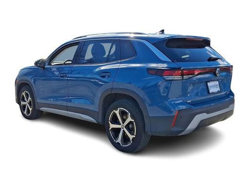 Used 2025 Volkswagen Tiguan SE w/ Panoramic Sunroof Package image 4