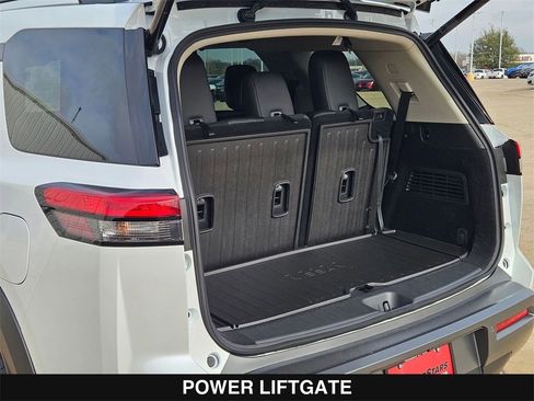 New 2026 Nissan Pathfinder Platinum image 30