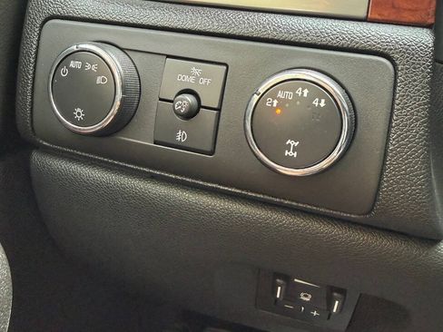 Used 2011 GMC Sierra 1500 SLT w/ SLT Convenience Package AWD/4WD image 24