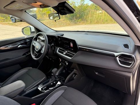 Used 2024 Chevrolet TrailBlazer LT w/ Driver Confidence Package image 24