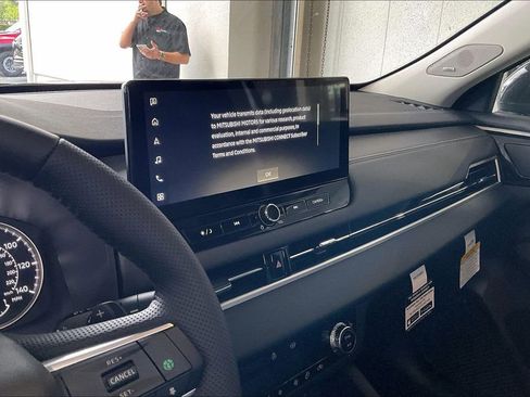 New 2026 Mitsubishi Outlander SE AWD/4WD image 7