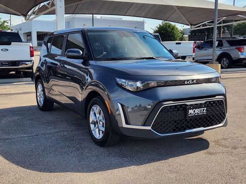 Used 2025 Kia Soul LX FWD image 3