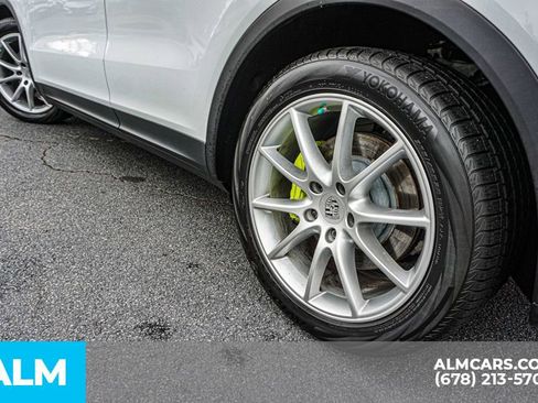 Used 2022 Porsche Cayenne Base image 16