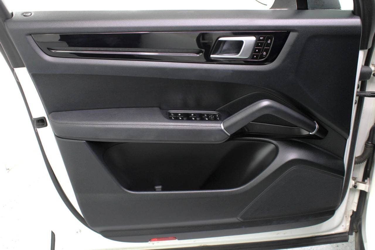 Used 2020 Porsche Cayenne AWD/4WD image 32